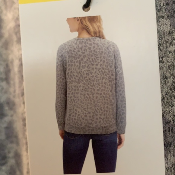 Buffalo grey leopard women’s sweater - Picture 6 of 9